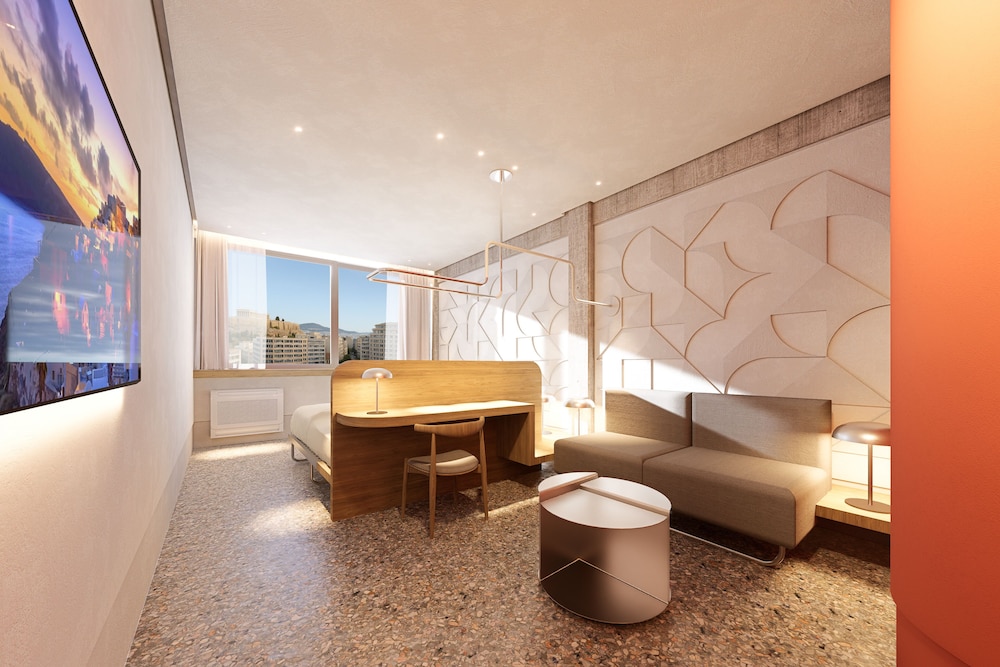 Acropolis Deluxe King Room