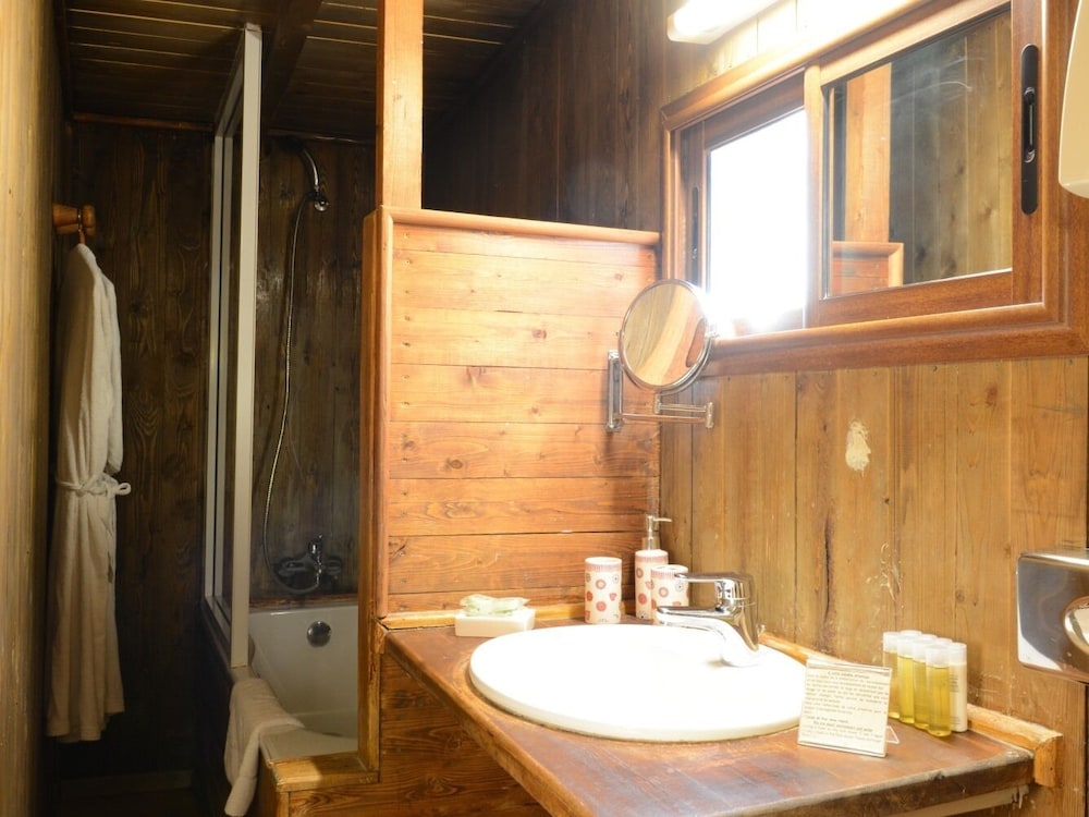 Comfort Chalet, Private Bathroom (Couple) photo 2