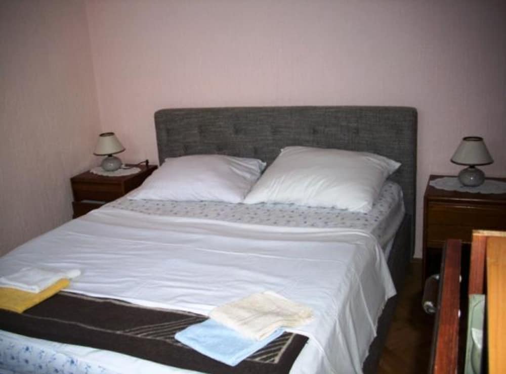 Apartment (One-Bedroom Apartment With Garden Vie)