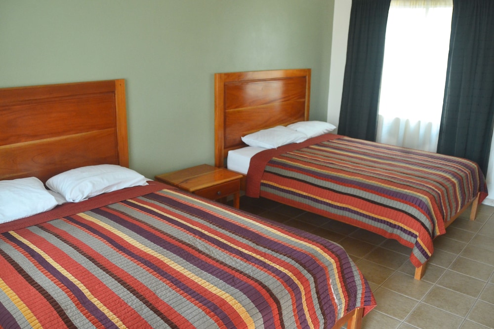 Deluxe Room, 2 Queen Beds, Garden View, Tower photo 2