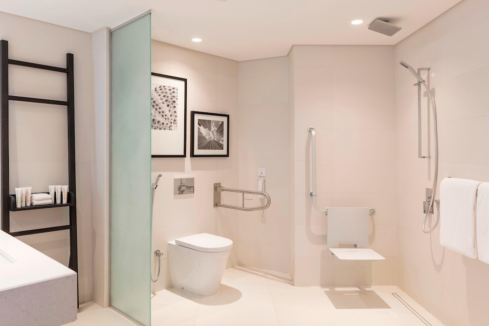 Deluxe Suite, 1 Bedroom, Smoking, Balcony - Photo 4