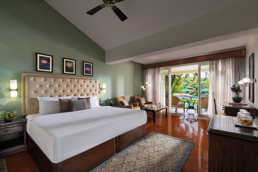 Superior Room, Pool View - Photo 7
