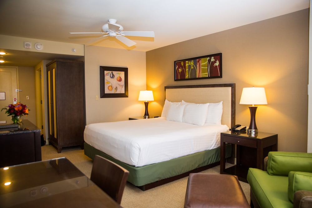 Deluxe Room, 1 King Bed, Non Smoking (North Tower King)