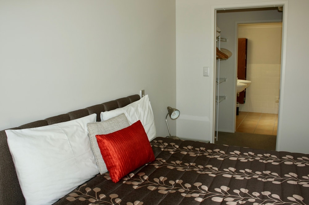 Traditional Apartment, 2 Bedrooms, 2 Bathrooms, Beachside photo 2