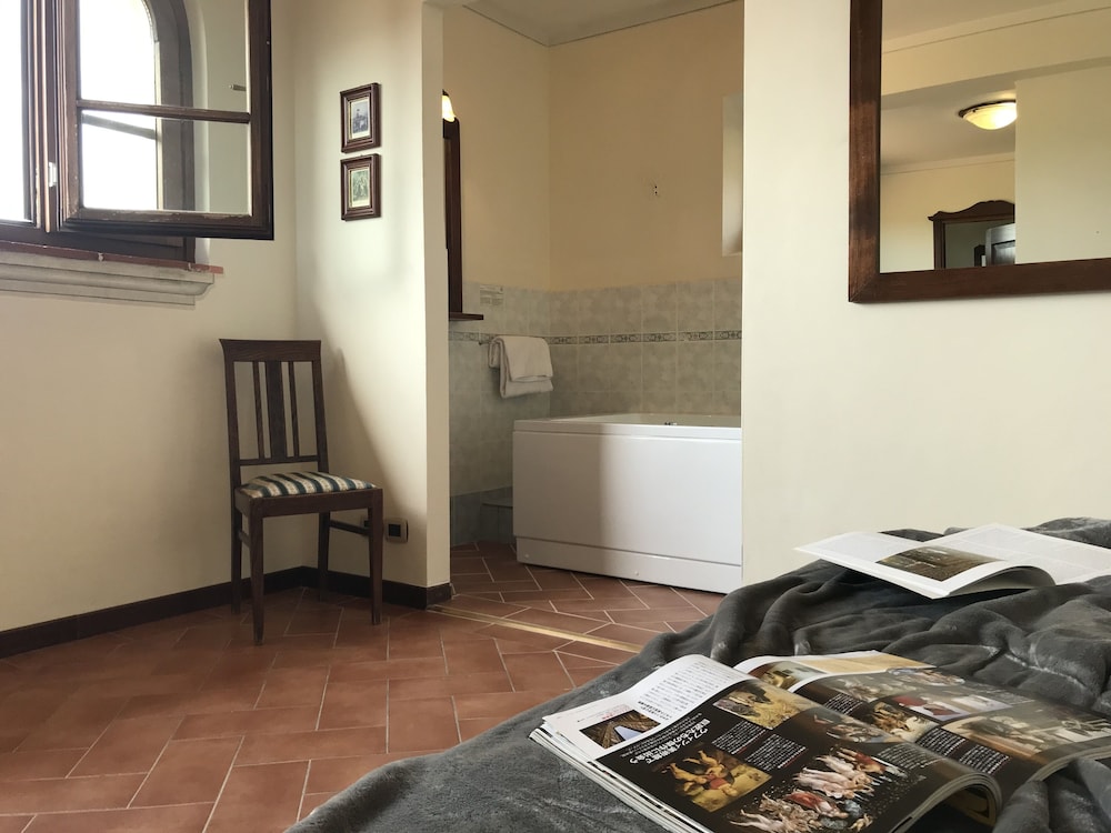Deluxe Suite - Photo 2