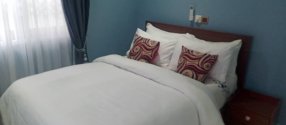 Apartment, 3 Bedrooms, Air conditioning, Ground Floor photo 2