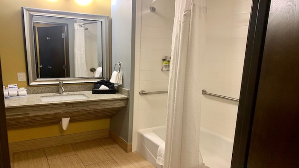 Suite, 1 King Bed with Sofa bed, Accessible (HEARING)