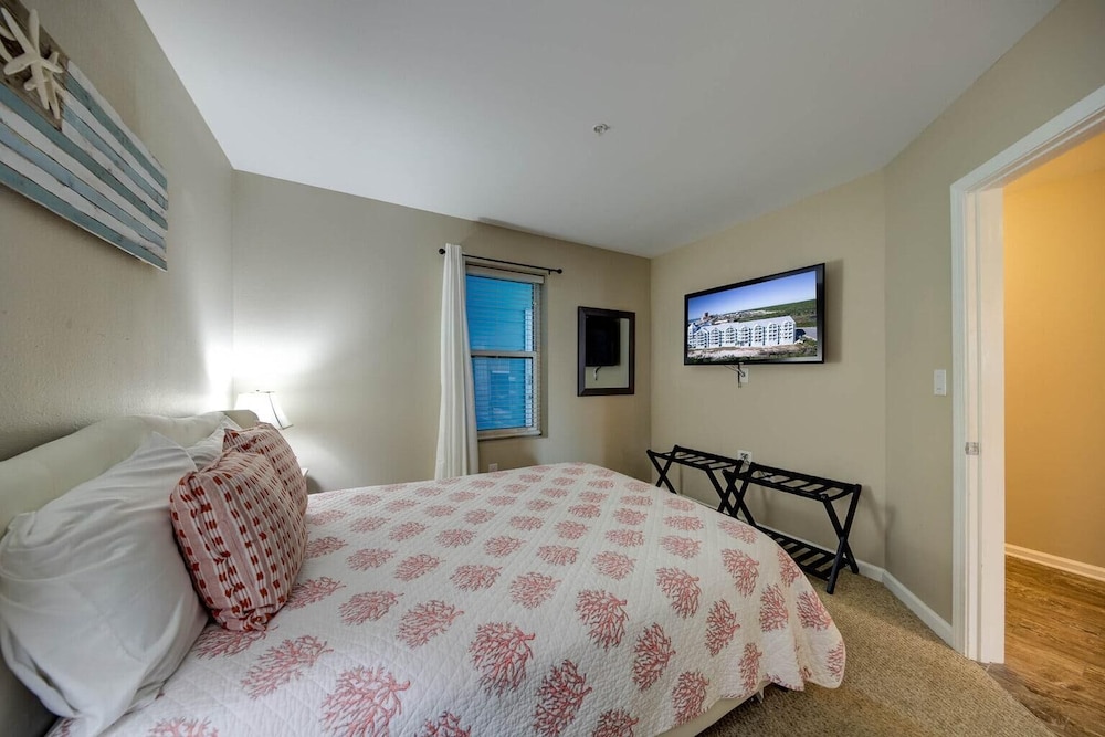 Condo, 1 Queen Bed With Sofa Bed (Grand Caribbean 320) photo 1