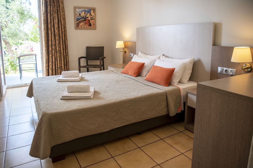 Comfort Double Room, 1 Double or 2 Twin Beds, Non Smoking, Mountain View