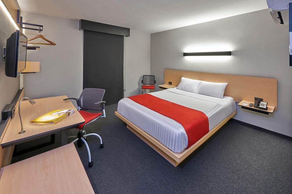 Room, 1 Queen Bed photo 2