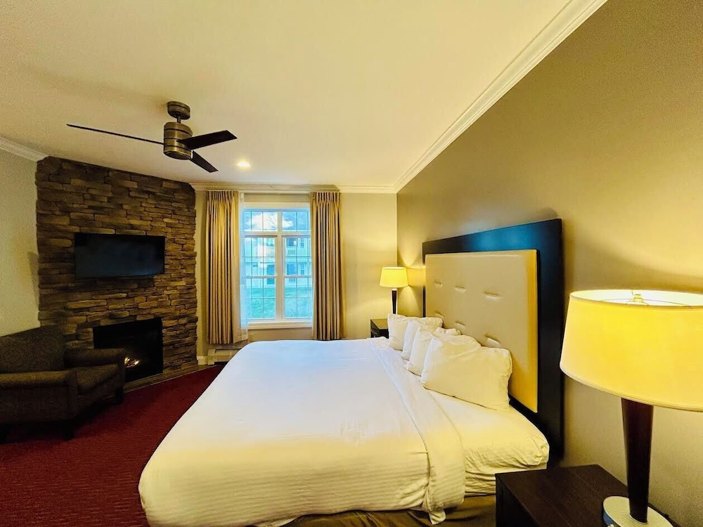 Suite, 1 King Bed, Non Smoking - Photo 2