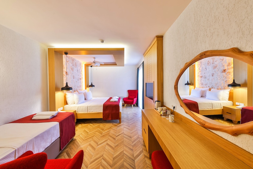 Premium Triple Room with Sea View and Jacuzzi