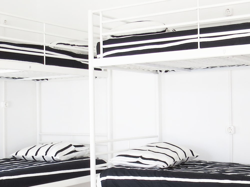 Bed in 8-Bed Mixed Dormitory Room photo 1