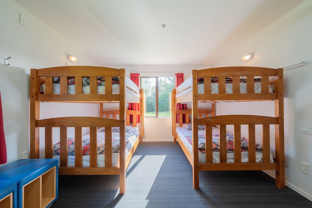 6 Bed Mixed Dorm photo 3