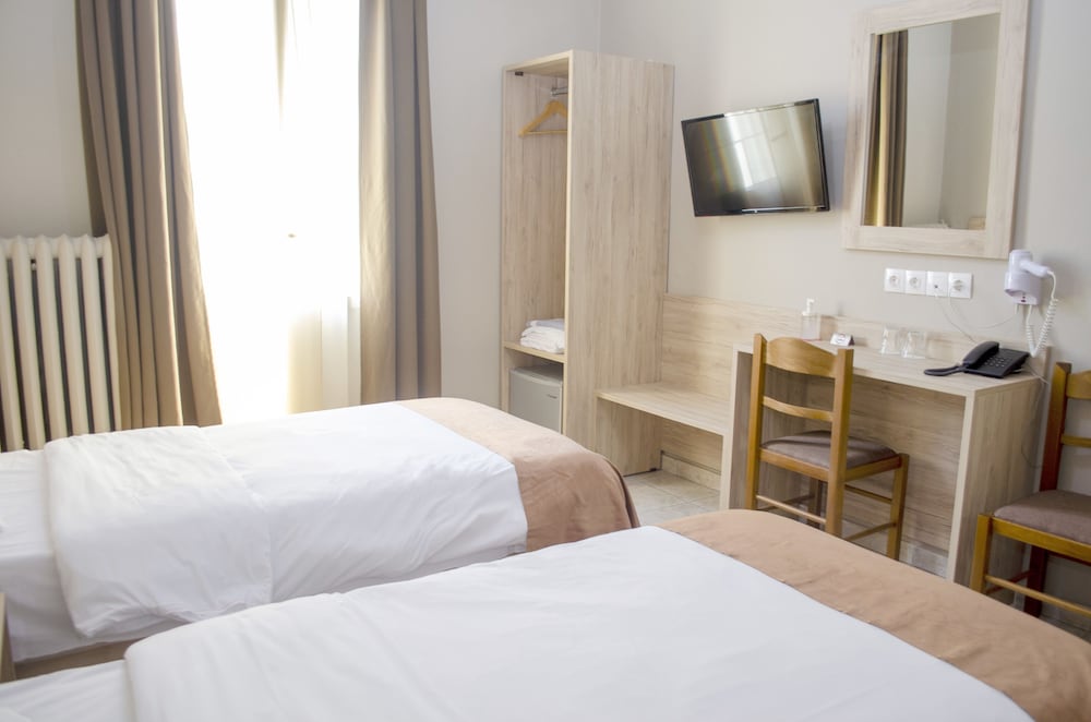 Twin Room - Photo 3