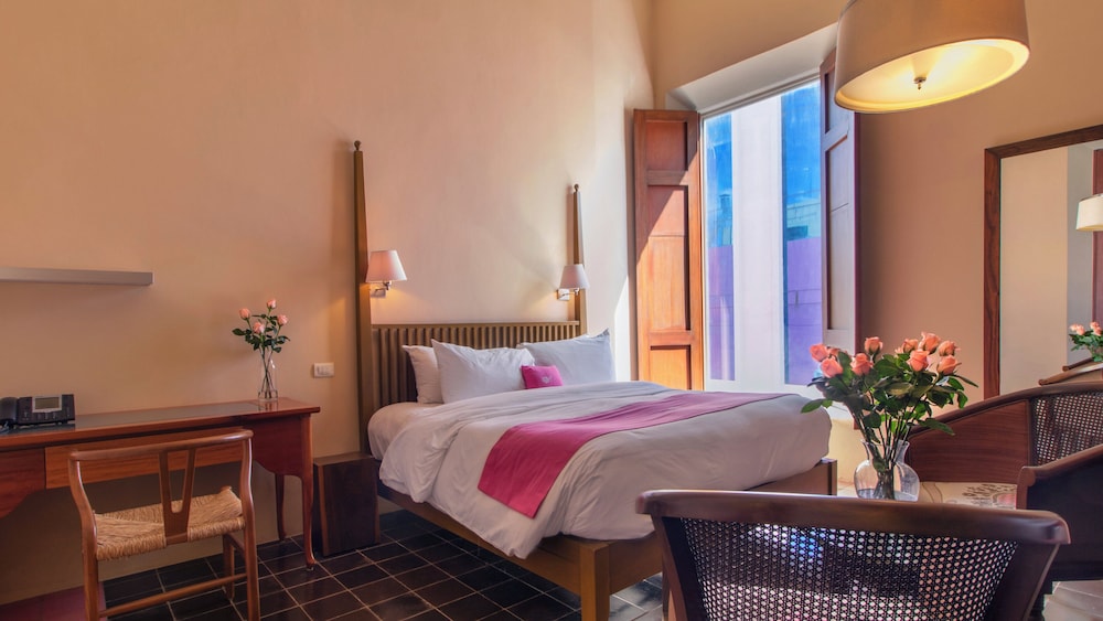 Deluxe Room, 1 King Bed (Indoor Bathtub) - Photo 1