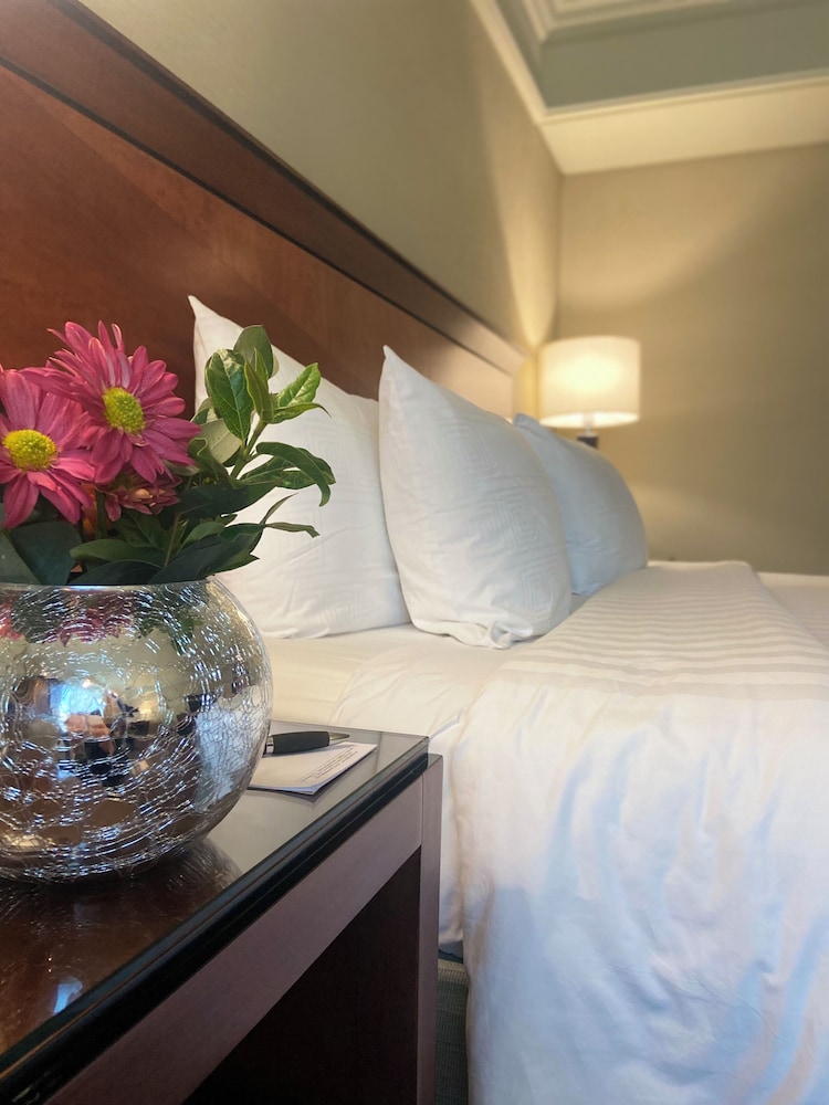Deluxe Room, 1 King Bed photo 2