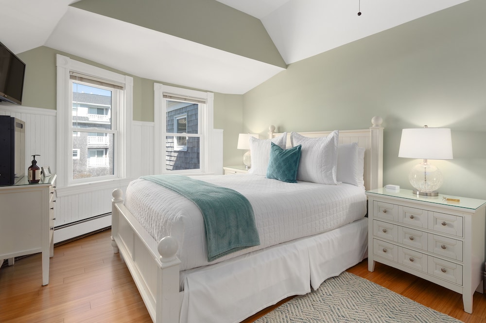 Deluxe Double Room, 1 Queen Bed, Garden View photo 3