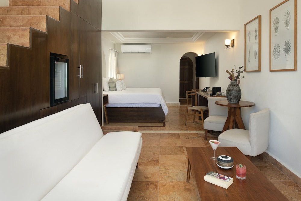 Rooftop Beachfront Suite