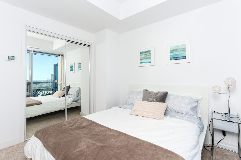 Luxury Apartment, 1 Queen Bed with Sofa bed, City View, Tower