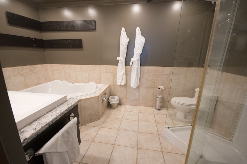 Presidential Suite, 1 King Bed, Jetted Tub (Multi-Jet shower) photo 2