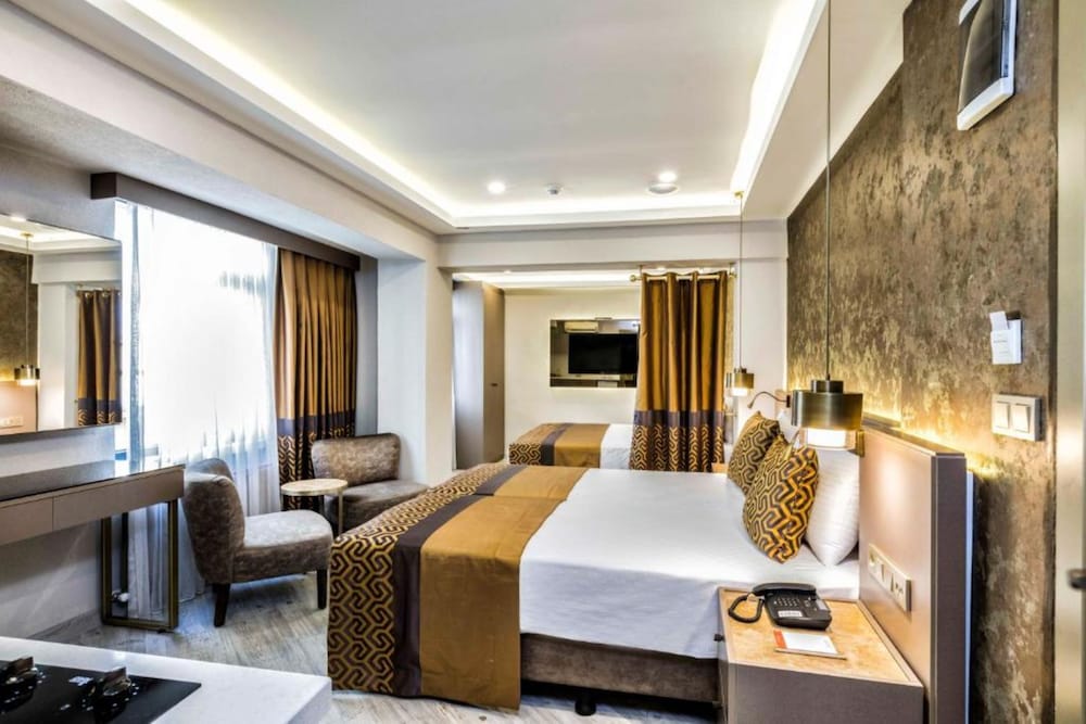 Open Plan Family Room photo 1