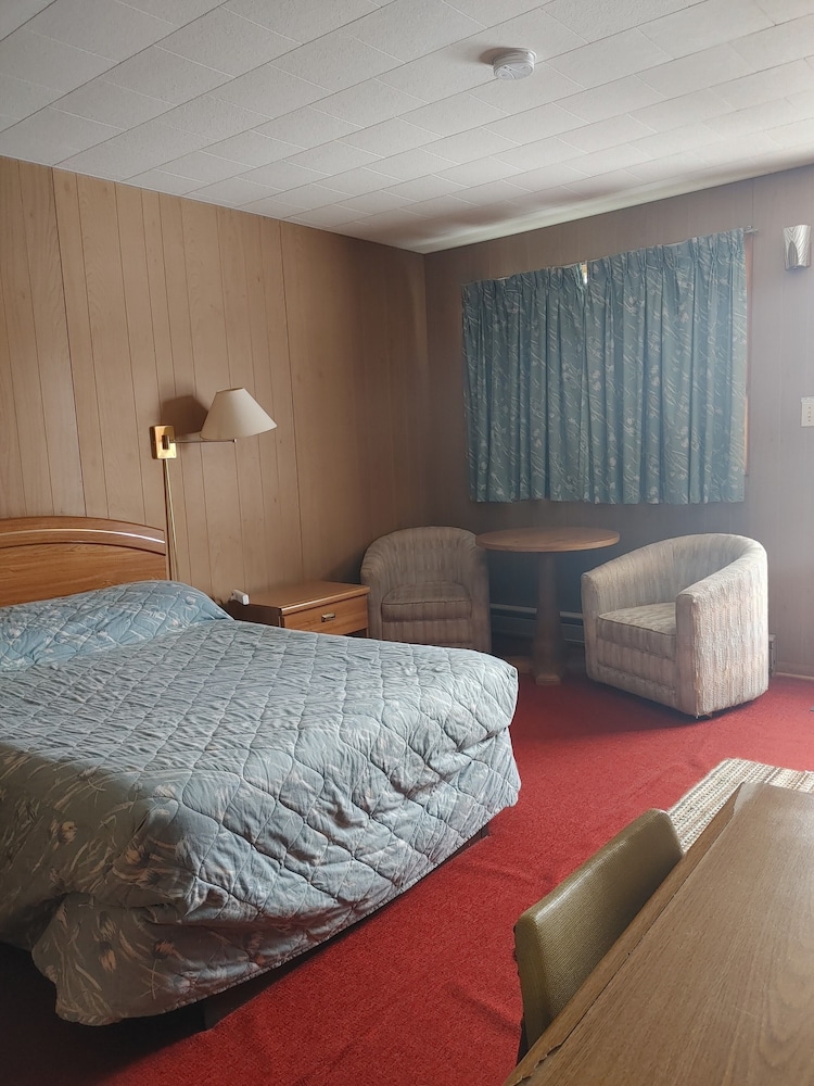 Traditional Single Room, 1 Queen Bed, Mountain View, Ground Floor photo 1