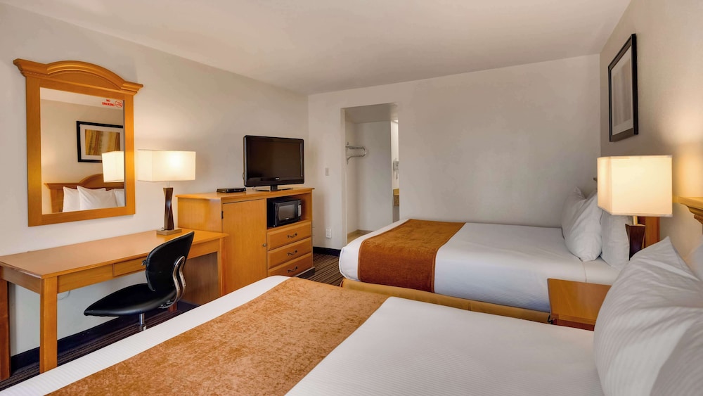 Standard Room, 2 Queen Beds, Non Smoking, Refrigerator & Microwave
