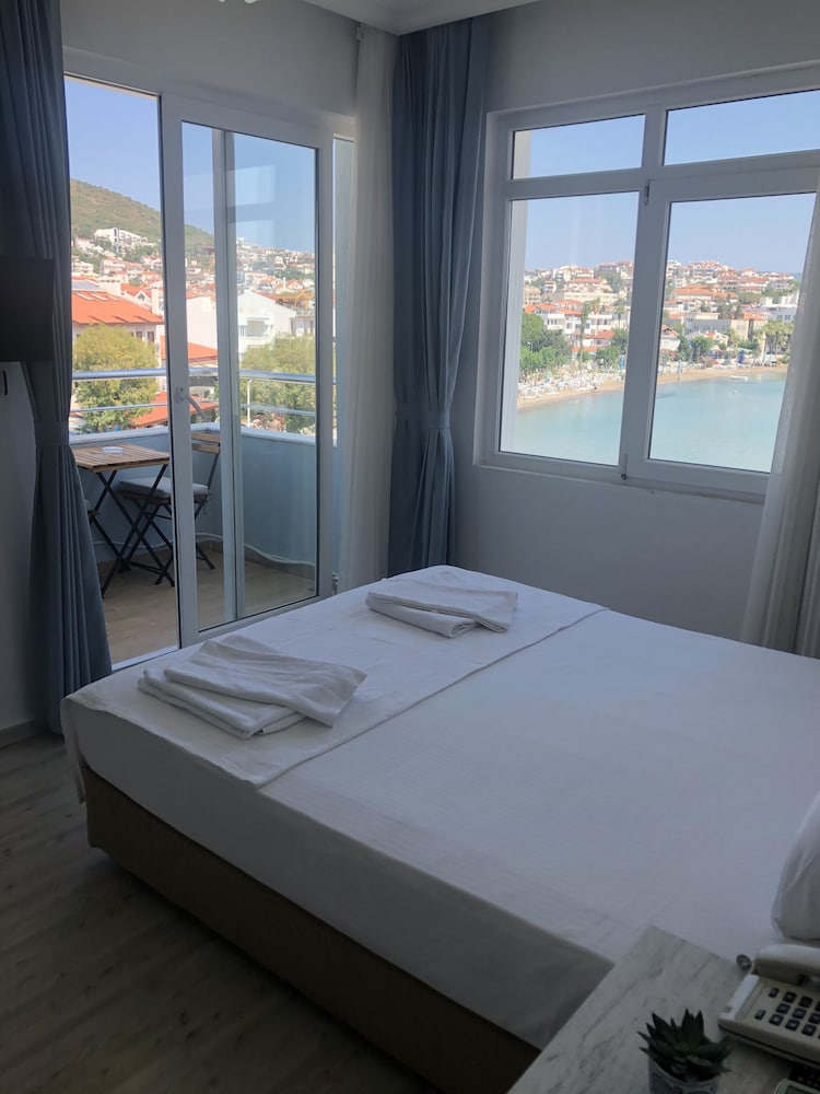 Standard Double Room, 1 Queen Bed, Sea View photo 3
