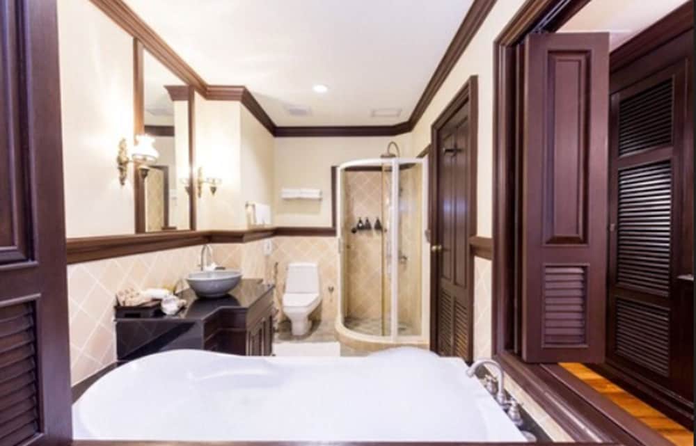 Deluxe Double or Twin Room - Photo 7
