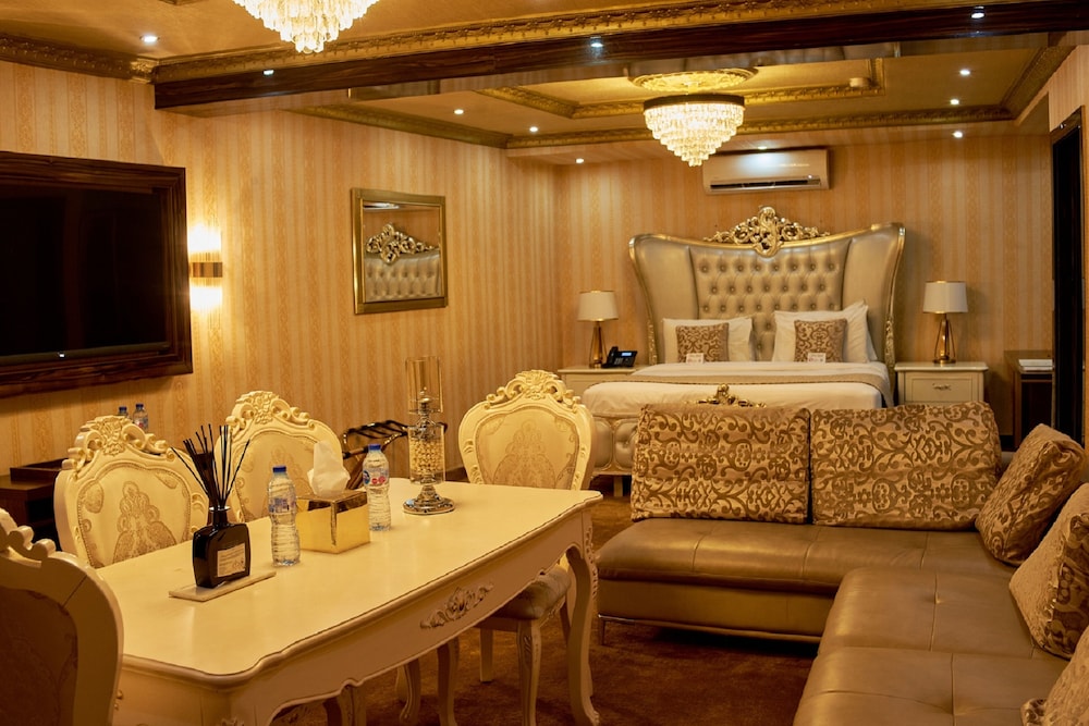 Royal Room - Photo 2