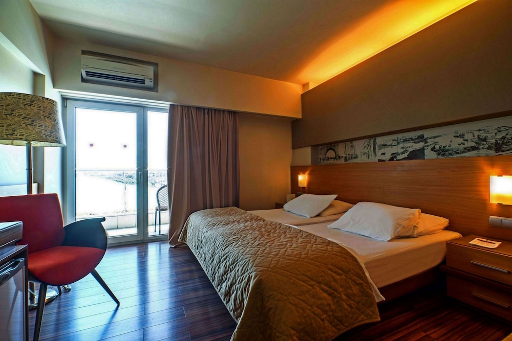 Superior Room Street View - Photo 5