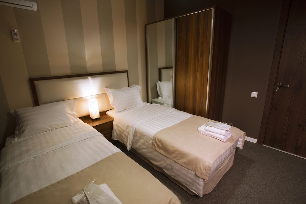 Suite, 2 Bedrooms - Photo 1