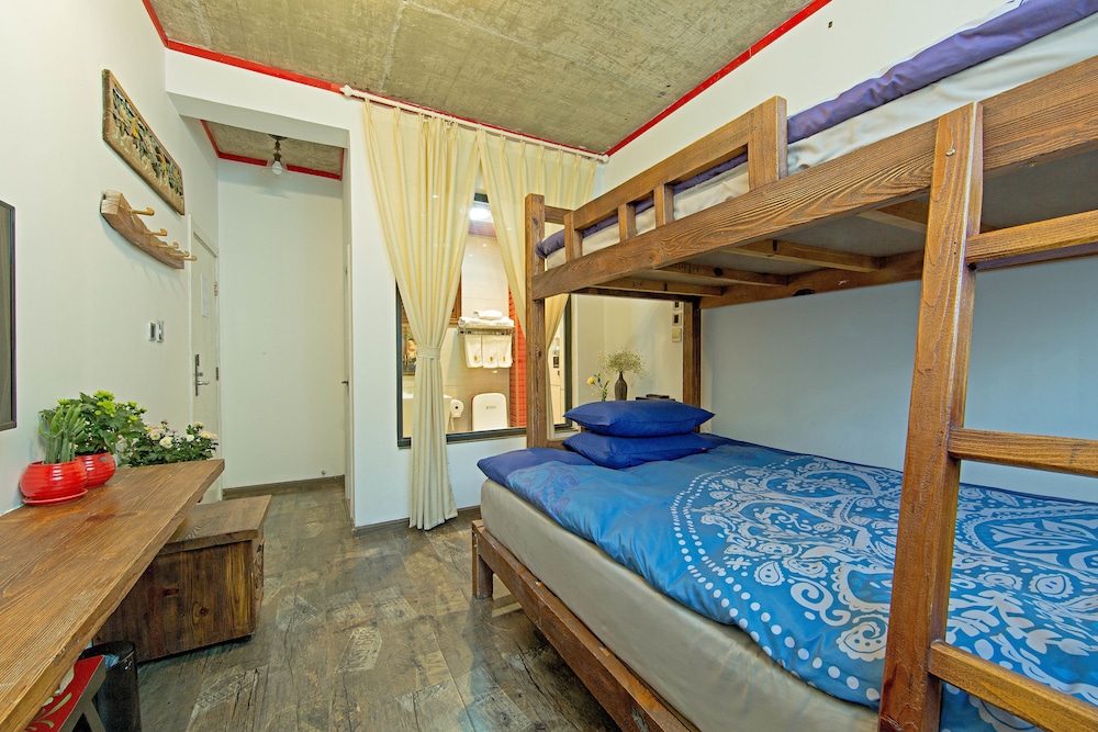 Signature Triple Room, 1 Bedroom photo 2