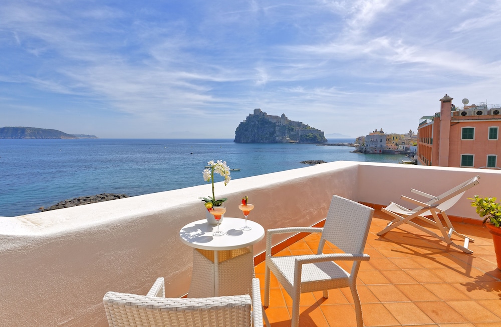 Deluxe Double or Twin Room, Terrace, Sea View - Photo 2