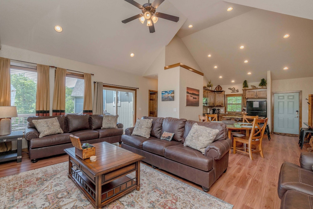 House, Multiple Beds, Patio, Garden View (Hickory Hideaway) photo 1