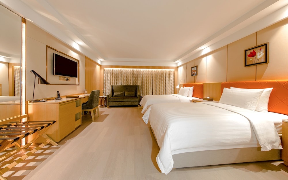 Deluxe Grand Room, Twin Beds (Partly Non-Smoking Room (with closed window)) photo 3