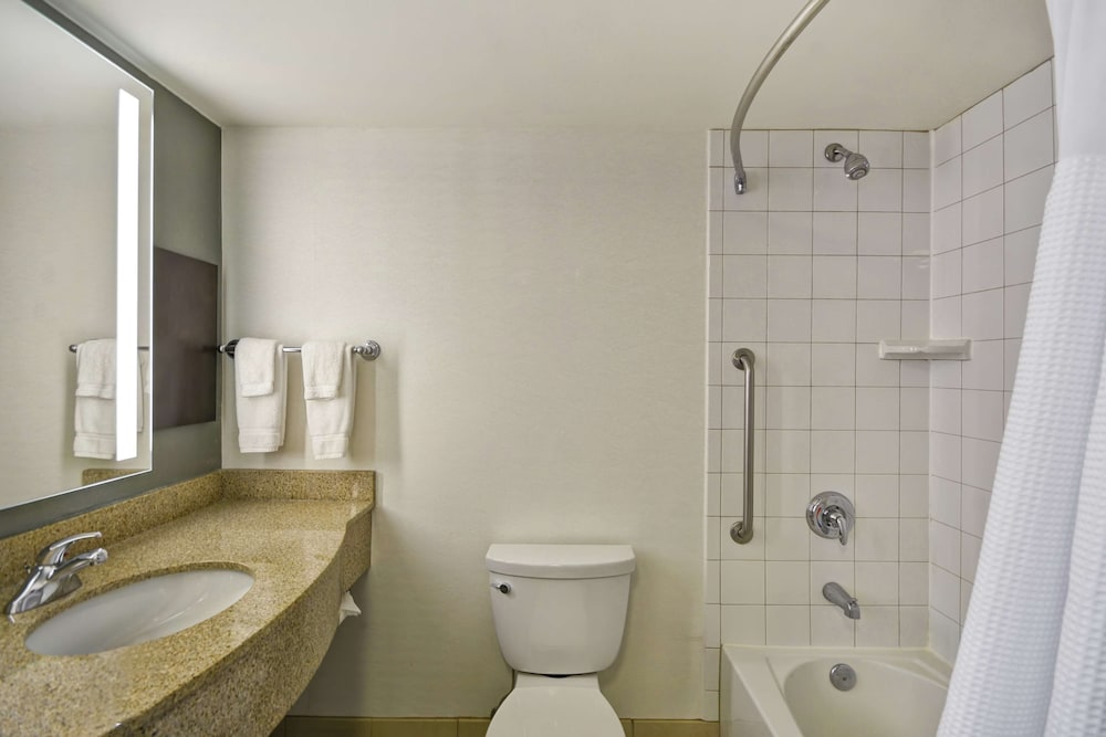 Room, 2 Queen Beds, Accessible - Photo 6