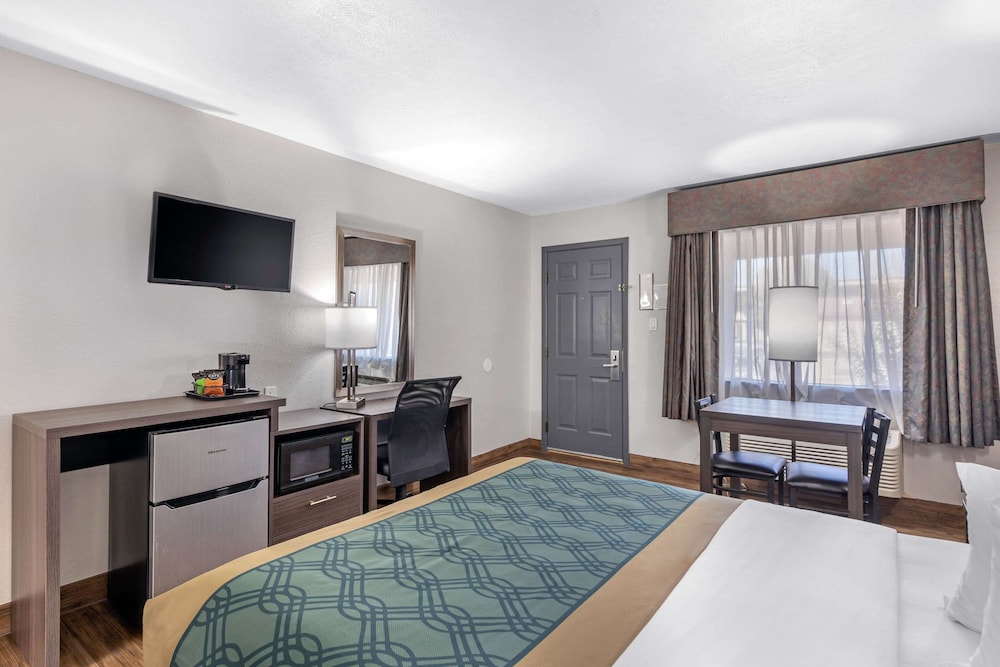 Standard Room, 1 Queen Bed, Non Smoking - Photo 4