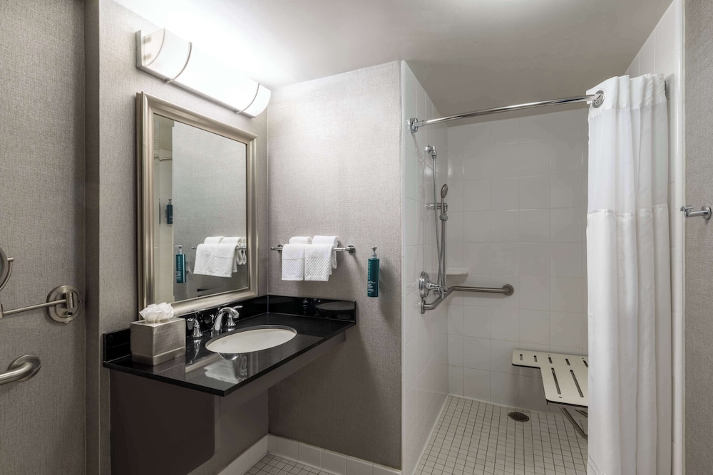 Room, 1 Queen Bed, Accessible, City View - Photo 4