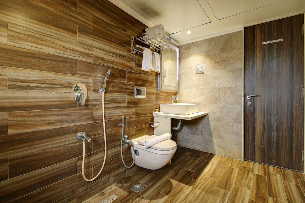 Suite - Photo 10