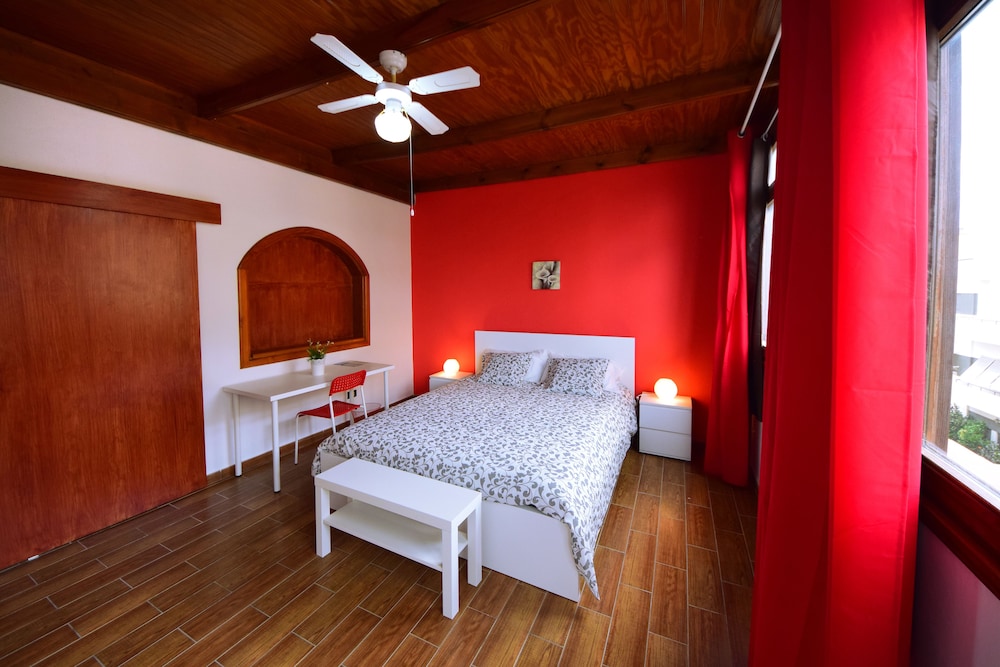Habitación Doble, Baño Privado (Rojo)