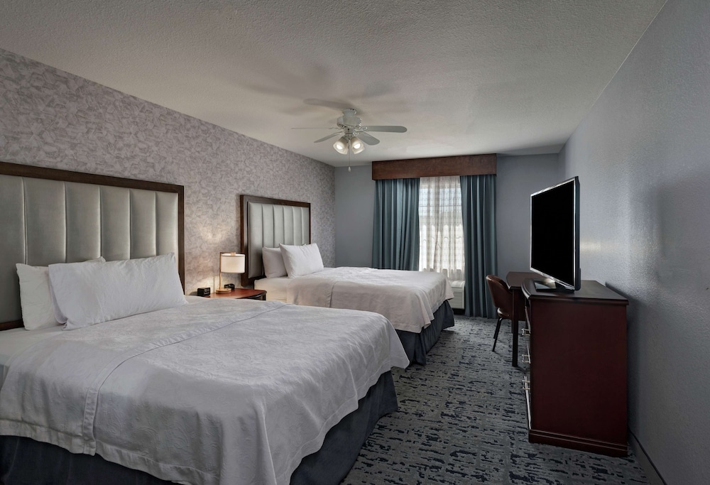 Suite, 2 Queen Beds, Accessible, Non Smoking (Mobility & Hearing, Roll-in Shower) - Photo 2