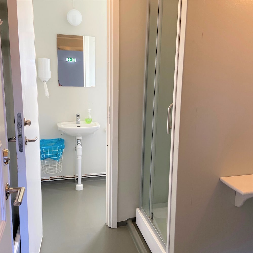 Basic Twin Room photo 3