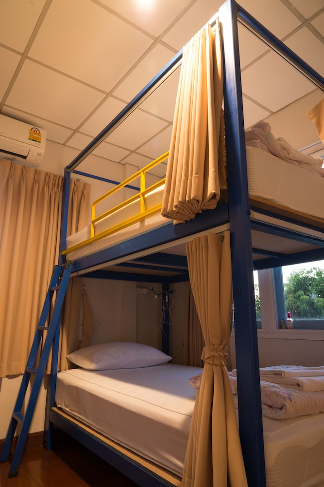 4 Bed Mixed Dormitory photo 1