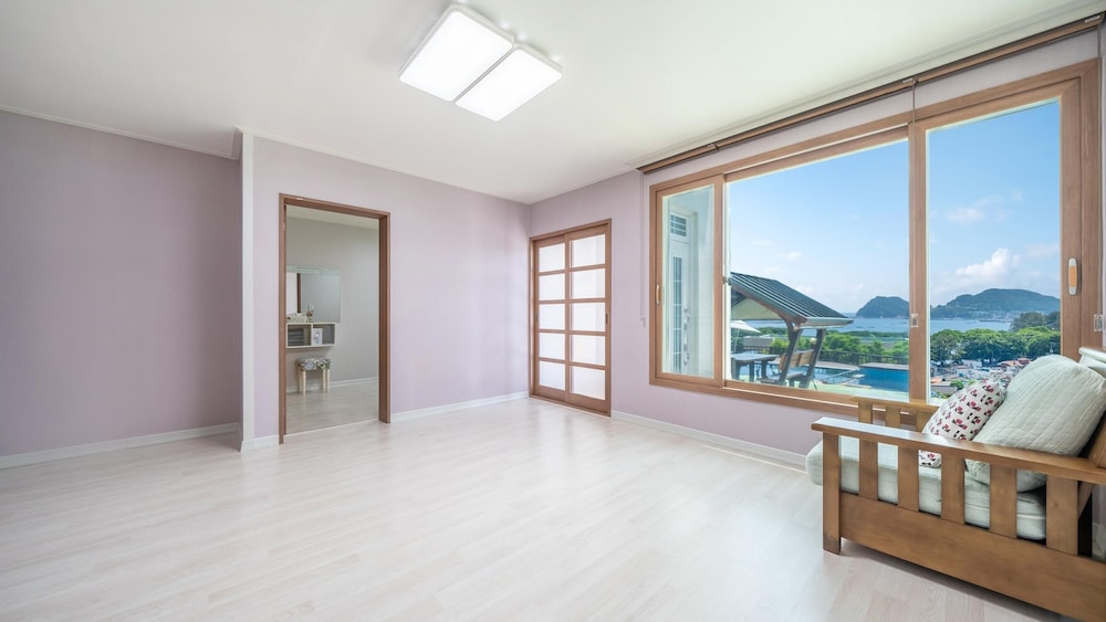 Basic Room, 2 Bedrooms (F1) photo 1