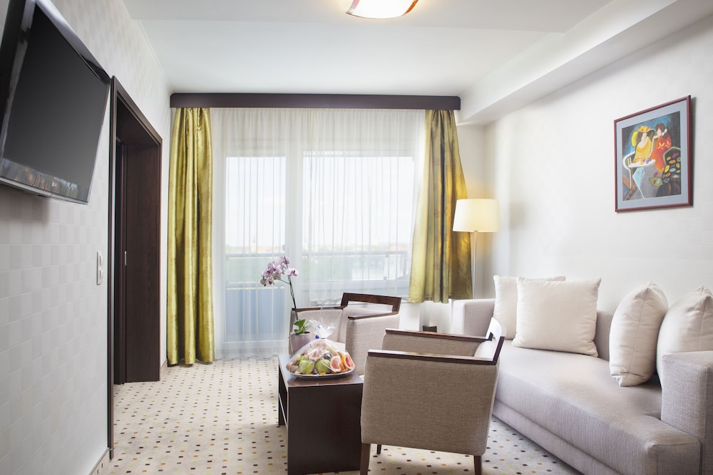 Deluxe Suite (Castle view)