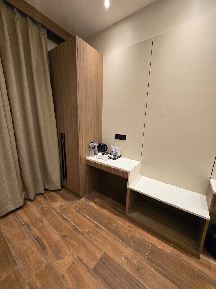 Executive Room - Photo 6