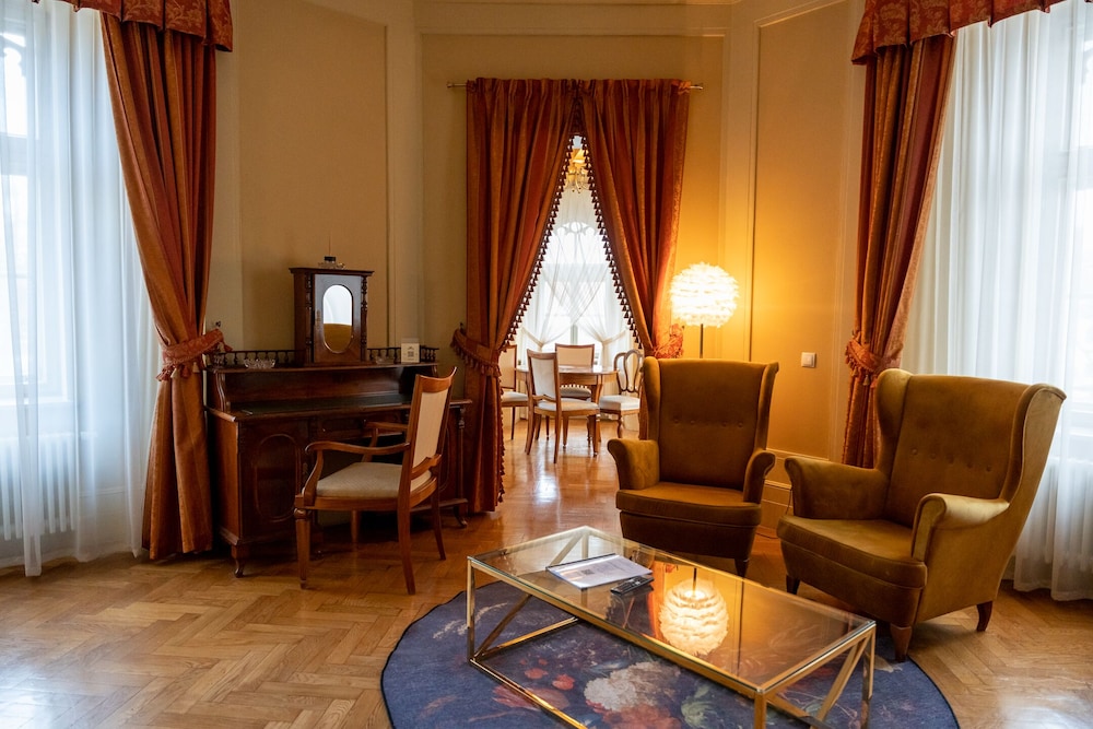 Apartment (Palace) - Photo 1
