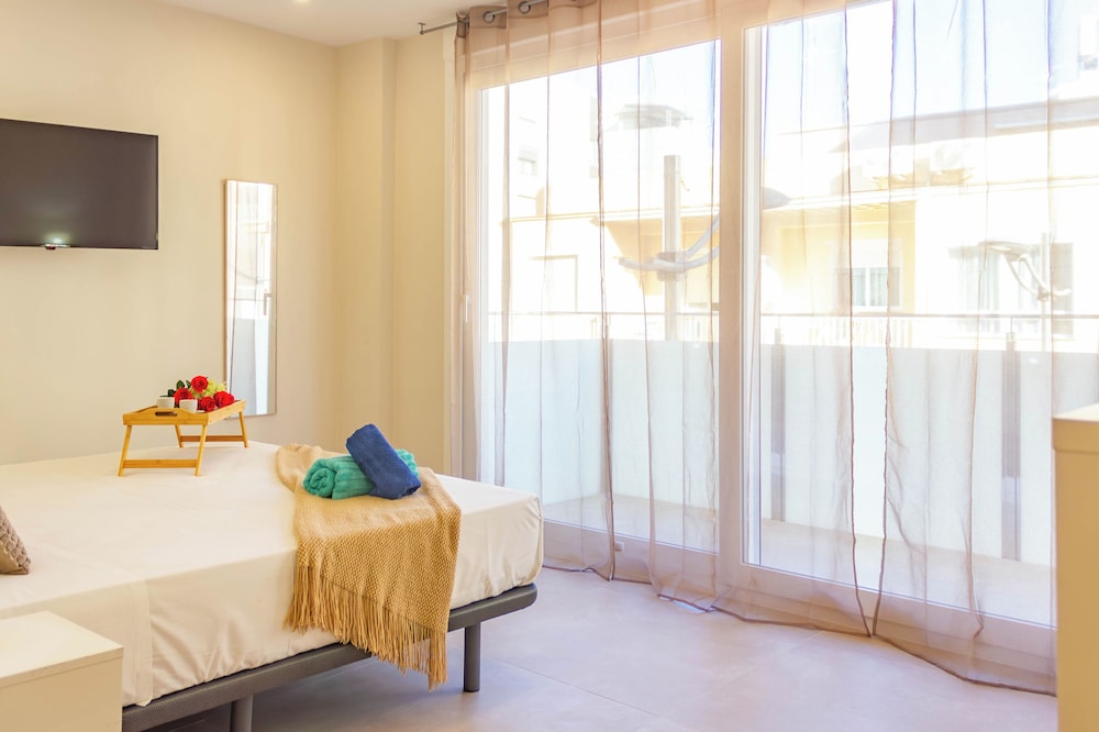 Deluxe Studio Suite, Balcony, Beach View
